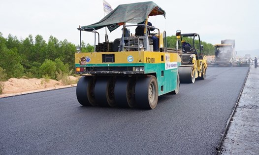Cao tốc Quảng Ngãi - Hoài Nhơn. Ảnh: Viên Nguyễn