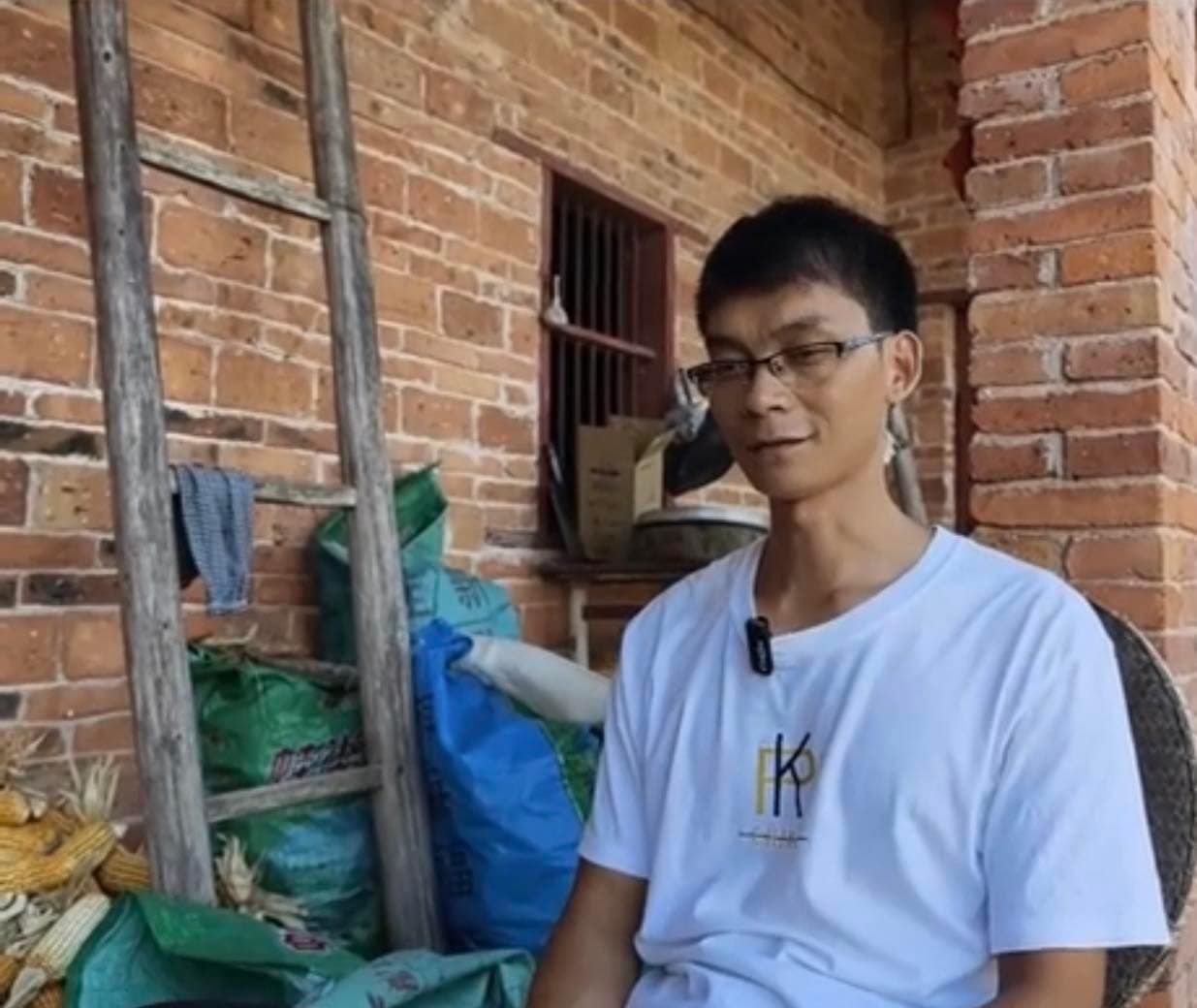 Portrait of Tang Shangjun, who took the college entrance exam 17 times. Photo: The Paper