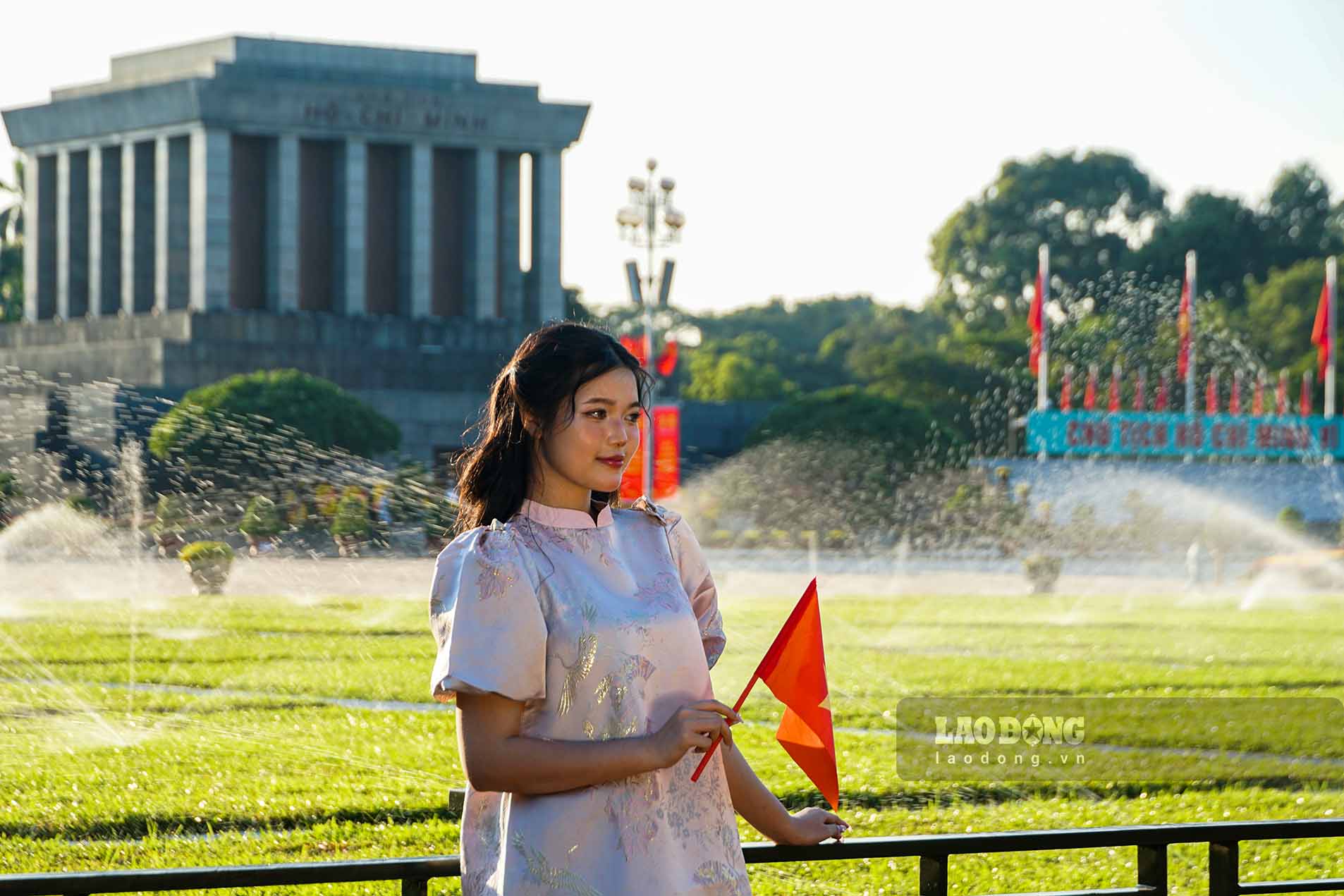 People take photos to celebrate National Day September 2 at Ba Dinh Square.