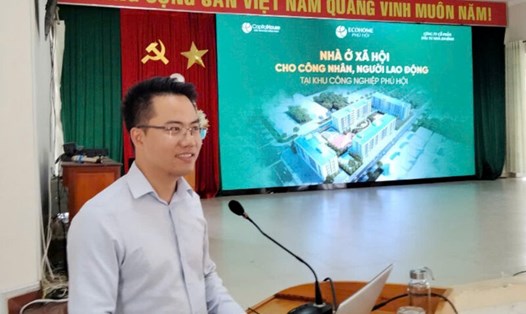Ông Nguyễn Tuấn Quang - Công ty Cổ phần đầu tư Nhà An Bình thông tin nhà ở xã hội đến người lao động. Ảnh: Đ.LÂM
