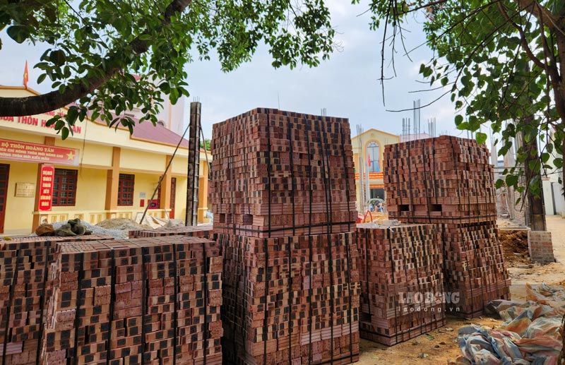 These days, materials and workers are busy constructing the project. Photo: Tan Van.