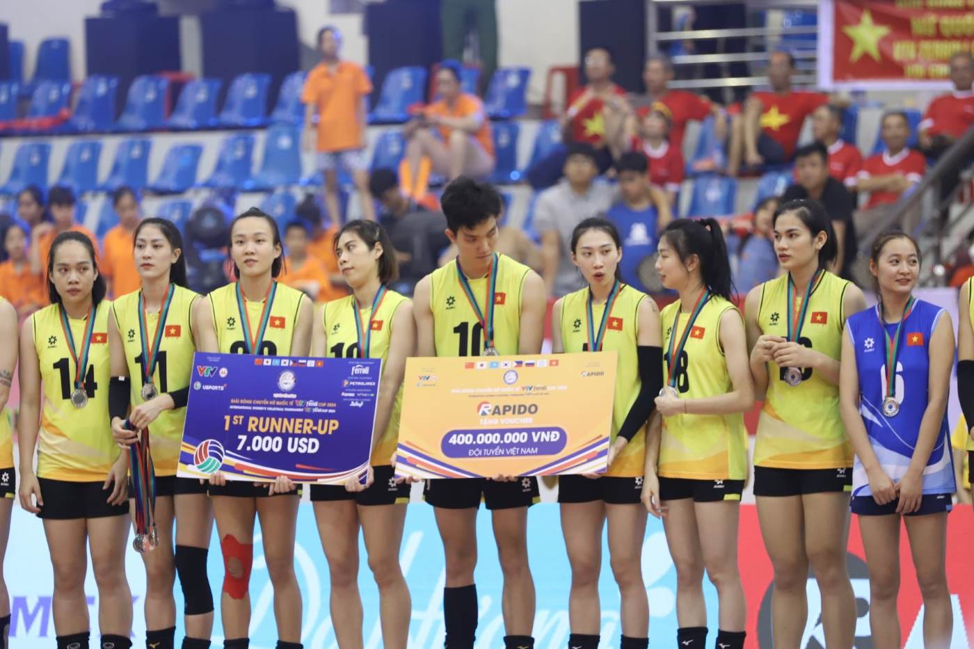 Tuyển bóng chuyền nữ Việt Nam giành ngôi á quân sau khi để thua 0-3 (27-29, 15-25, 15-25) trong trận chung kết.