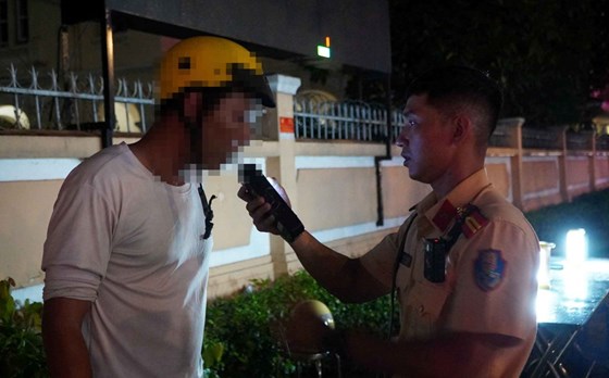 Uống bia rồi lái xe, nam công nhân bị phạt 4,5 triệu đồng