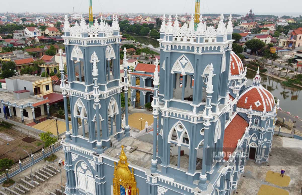 Built in 1936, Xuan Minh Catholic Church has a total area of ​​about 3,600 square meters. The church is 40m long and 12m wide. Mr. Pham Van Nam (Xuan Minh Parish Church, Hai Xuan Commune, Hai Hau District, Nam Dinh Province) said: "Built nearly 100 years ago, Xuan Minh Parish Church is a place of attachment to the parishioners here. . Therefore, in order to preserve and preserve the church, in 2022, after receiving donations and support from parishioners, we repaired and restored the church with an amount of more than 2 billion VND to receive complete as now".