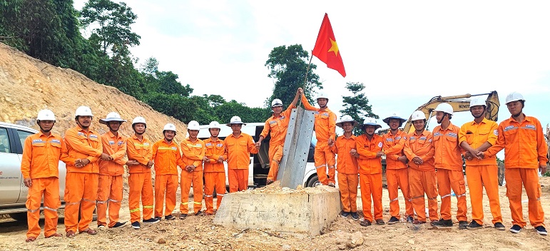 The team of engineers and workers have excellently completed the assigned tasks. Photo: Phan Tuan