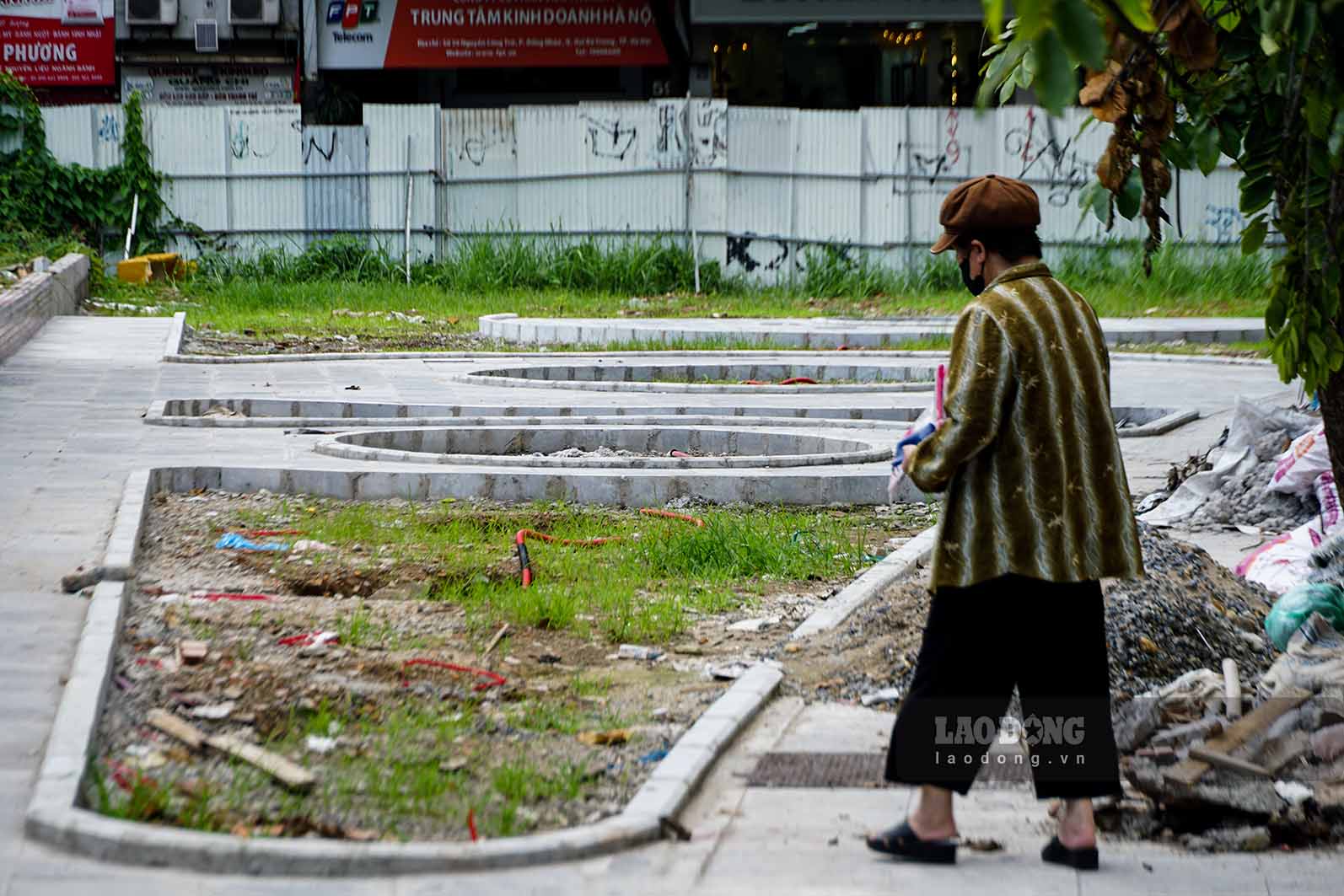 Residents of Pham Dinh Ho ward hope that the green park project here will soon be completed to create a living space and improve the quality of life for the local people.