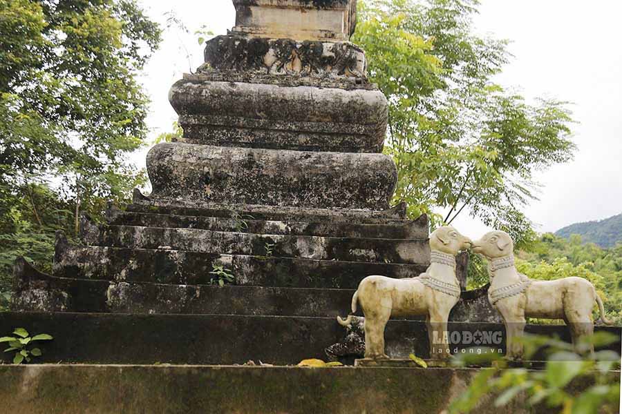 The Muong Luan tower relic is considered a sacred place by the local people, where they send their spiritual needs.