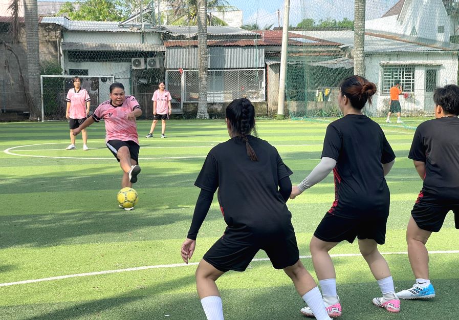 Image of the women's team competing. Photo: Thanh Nhan