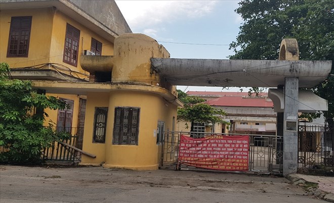 Trụ sở cũ của Bệnh viện Sản - Nhi tỉnh Ninh Bình bỏ hoang từ năm 2020 đến nay. Ảnh: Nguyễn Trường
