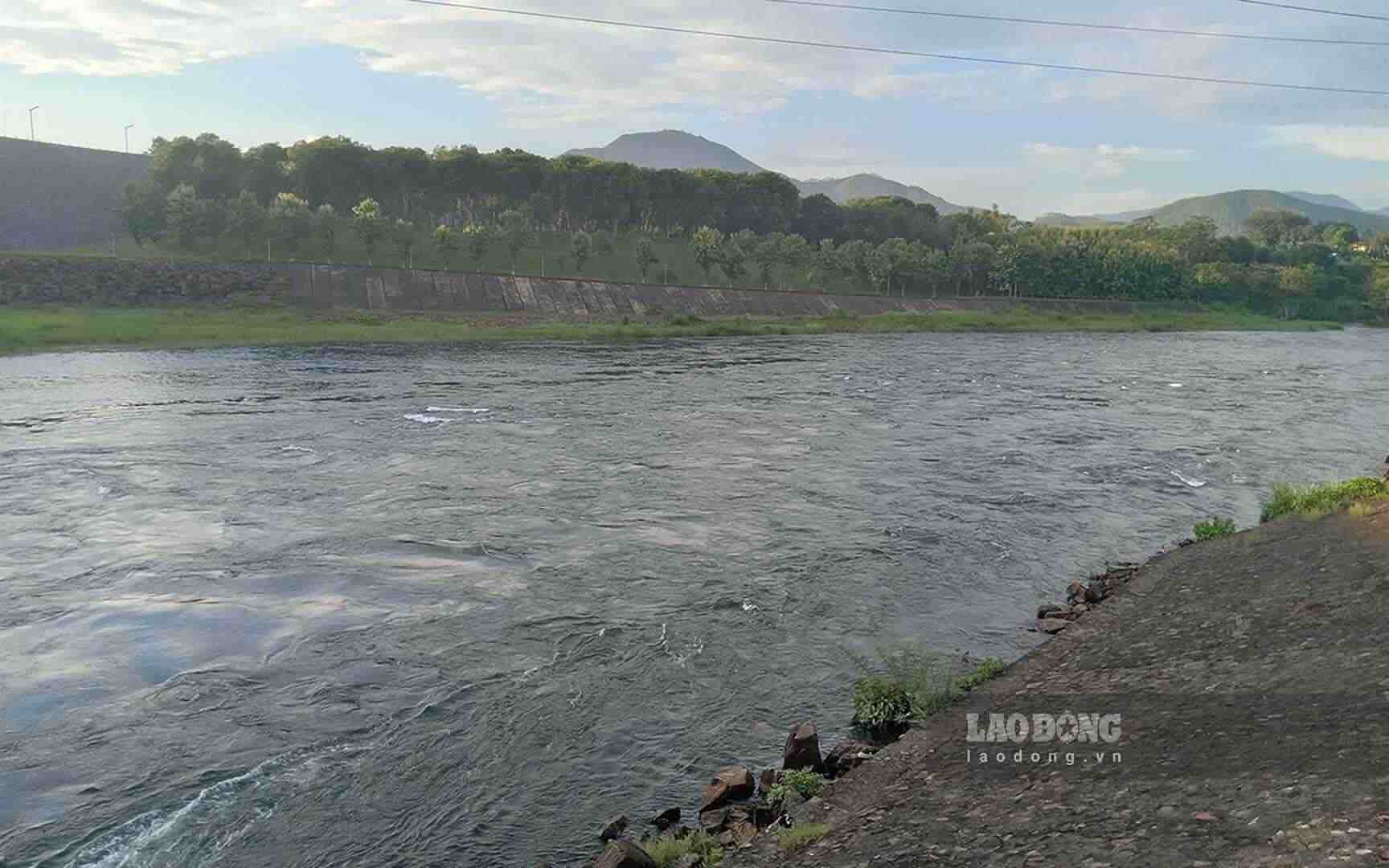 The water level of Thac Ba reservoir at 3 PM on August 4 reached 57.38m. Photo: Bao Nguyen