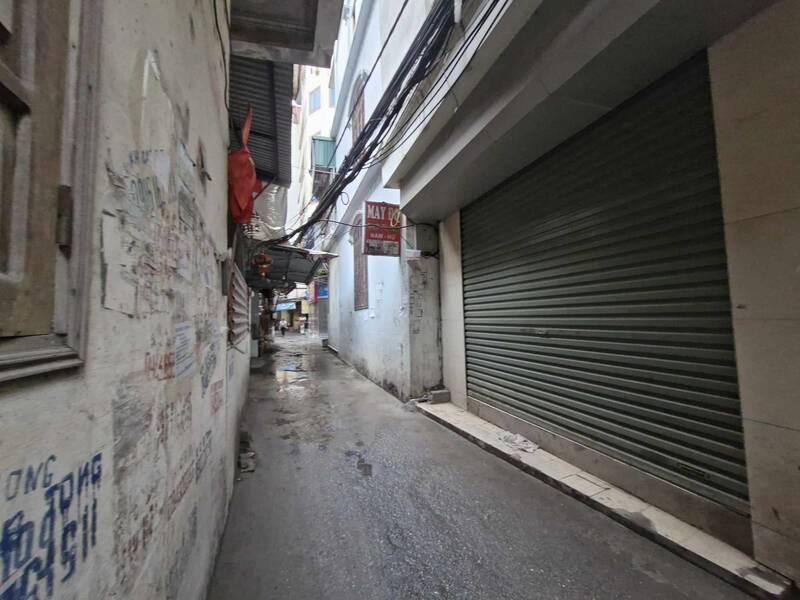 Giá nhà trong ngõ tại các quận trung tâm Hà Nội thời gian qua liên tục tăng cao. Ảnh: Thu Giang