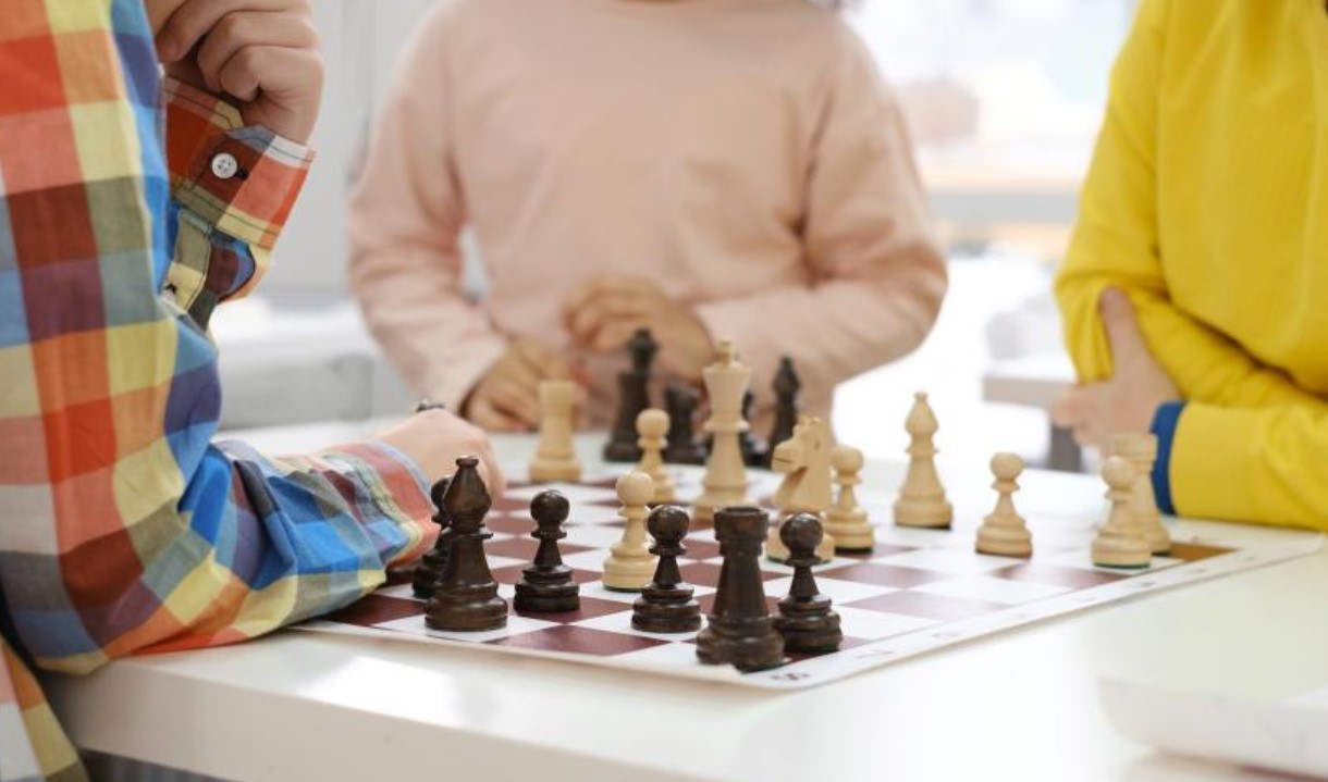 Cha mẹ hãy dạy con các trò chơi phát triển trí tuệ nhằm giúp trẻ nâng cao khả năng tư duy và sự tập trung. Ảnh: Pixabay