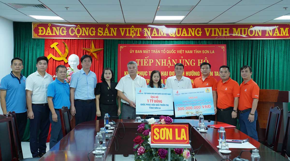 Ông Đỗ Chí Thanh - Phó Tổng Giám đốc Petrovietnam chia sẻ khó khăn với tỉnh Sơn La. Ảnh: PVN.