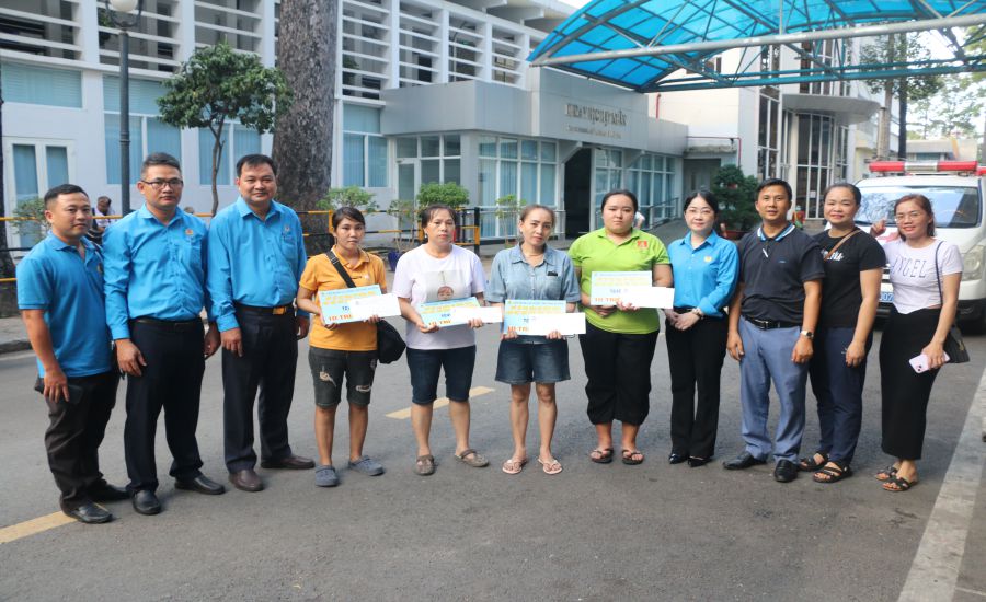 LĐLĐ tỉnh Bình Dương hỗ trợ kịp thời cho người lao động bị tai nạn hoặc bệnh hiểm nghèo. Ảnh: Đình Trọng