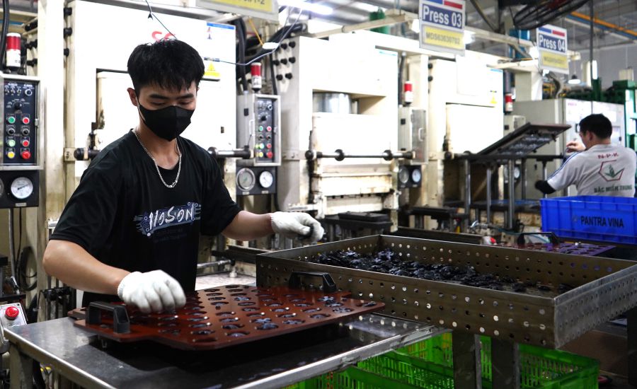 Công ty TNHH Pantra Vina khai thác đơn hàng đến 2025, bảo đảm việc làm, thu nhập cho NLĐ. 
Ảnh: Mai Dung