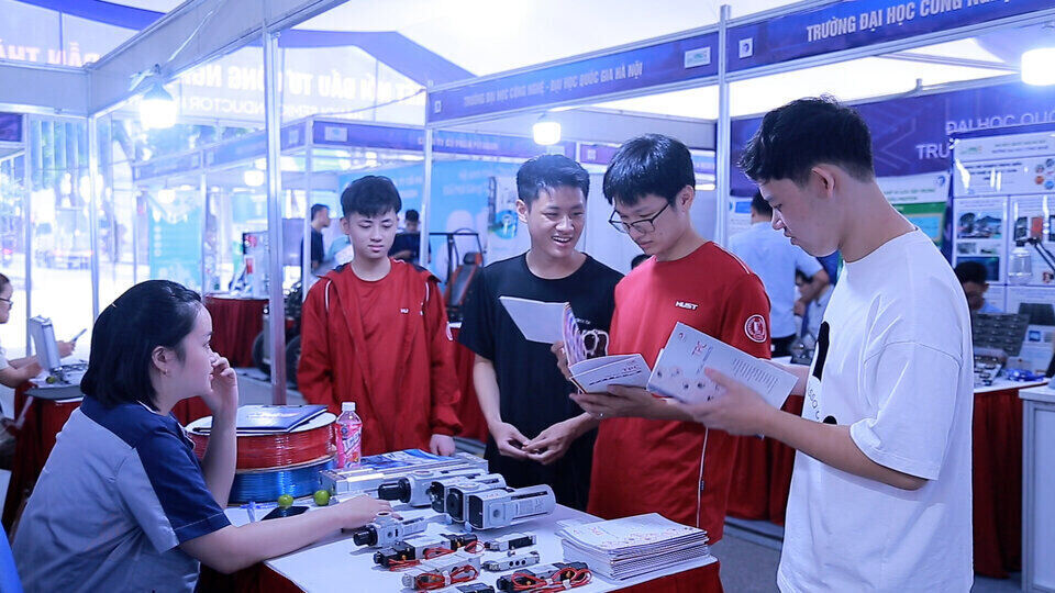 Để nhận mức lương tốt sau khi ra trường, sinh viên ngành chip bán dẫn phải đáp ứng được yêu cầu khắt khe của doanh nghiệp.