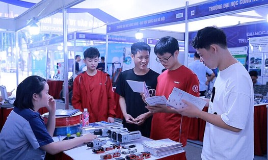 Để nhận mức lương tốt sau khi ra trường, sinh viên ngành chip bán dẫn phải đáp ứng được yêu cầu khắt khe của doanh nghiệp.