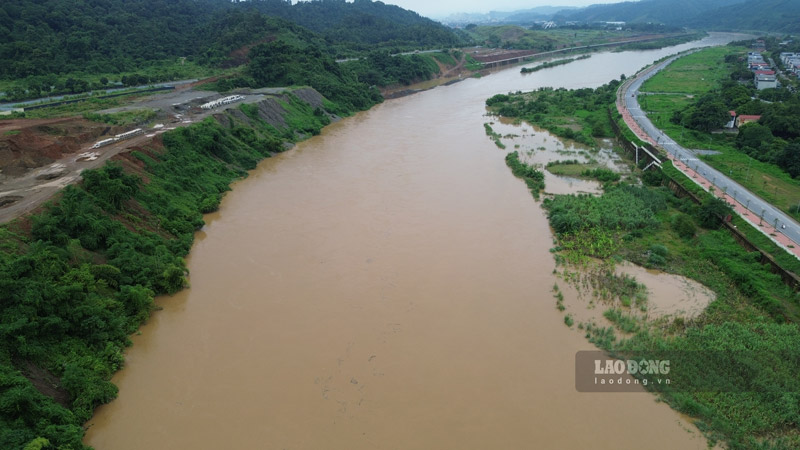 At the end of July, the flood on the Red River through Lao Cai exceeded alert level I. Photo: Dinh Dai