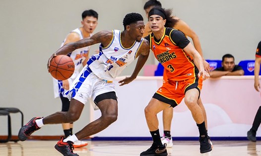 Nha Trang Dolphins thắng thuyết phục Danang Dragons ở lượt 37 giải VBA 2024. Ảnh: An Khanh