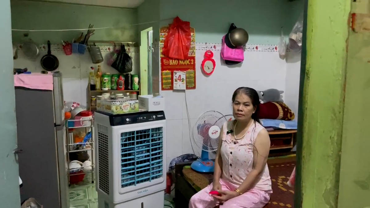 Công nhân Công ty Hoàng Sinh bị nợ lương và BHXH nhiều tháng qua. Ảnh: Đình Trọng