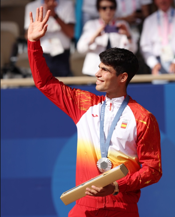 Alcaraz won the silver medal in his first Olympic appearance. Photo: Olympic Games