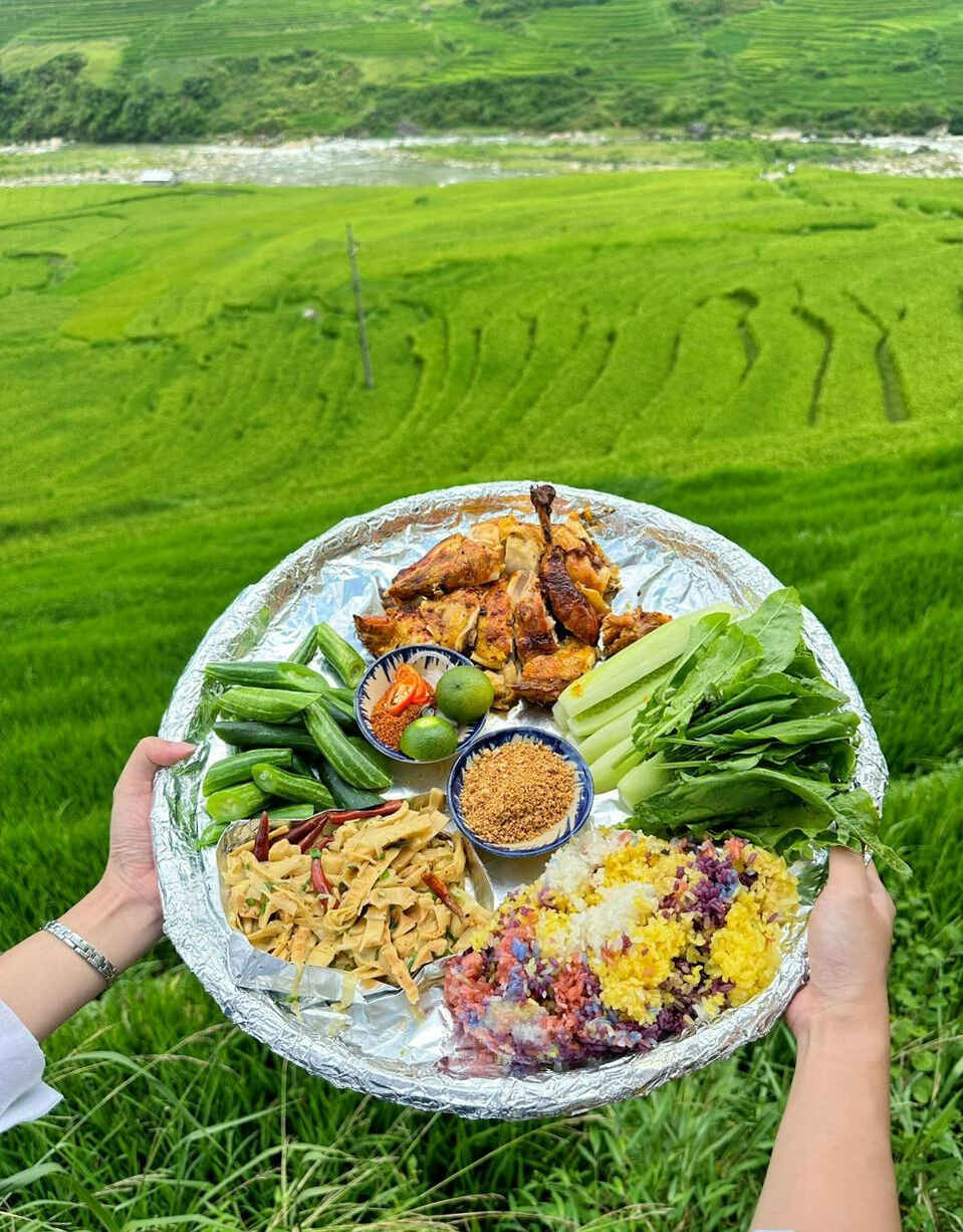 Meals ordered right at the homestay are prepared with the typical flavors of local people, so they are both delicious and unique.