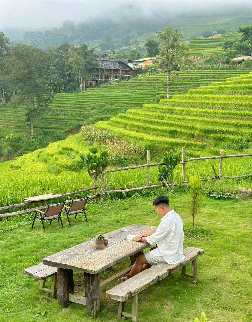 He said he had been to Ta Van once since 2022, but because he liked the people and scenery here so much, he decided to return again: "I really love the peaceful, not-so-bustling scenery in Ta Van." . The air this season is extremely pleasant, early mornings and evenings are both chilly."