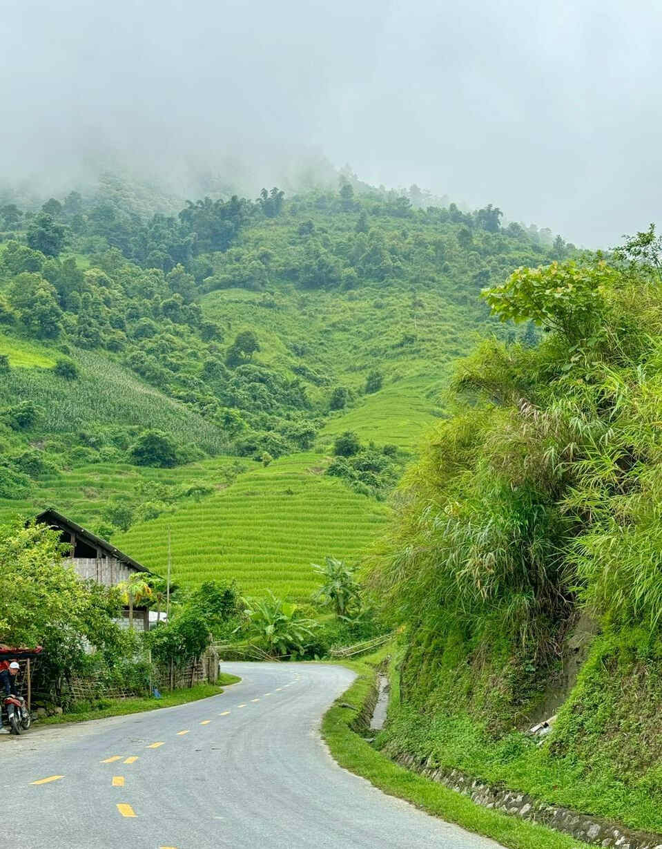 “In addition to Ta Van, I have seen terraced fields in Y Ty, Hoang Su Phi... and found that each place has its own beauty. The people in the village are very emotional, the scenery is "indescribably" beautiful, so I really love the Northwest palaces," Mr. Dinh shared.