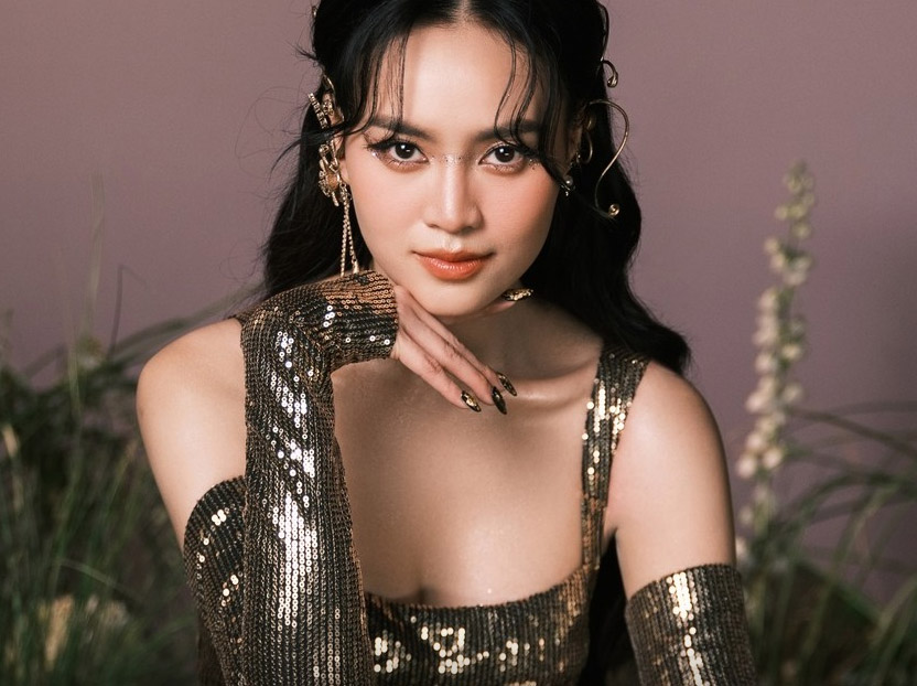 Ninh Duong Lan Ngoc lit up the stage and danced beautifully, but still revealed her vocal weakness when participating in "Beautiful Girl" stepping on the wind and turning the waves. Photo: Manufacturer