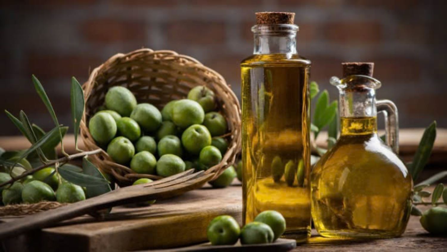 Dinh dưỡng của dầu bơ và dầu ô liu. Nguồn ảnh: Adobe Stock