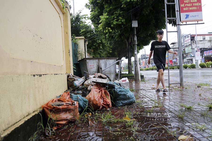 Đối với những tuyến đường có dự án đang thi công thuộc thẩm quyền quản lý của thành phố, chúng tôi sẽ cho kiểm tra, rà soát. Tuy nhiên, ngay từ khi triển khai, trong phương án thi công chúng tôi đã yêu cầu các nhà thầu phải thực hiện các biện pháp đảm bảo an toàn cho người tham gia giao thông - 