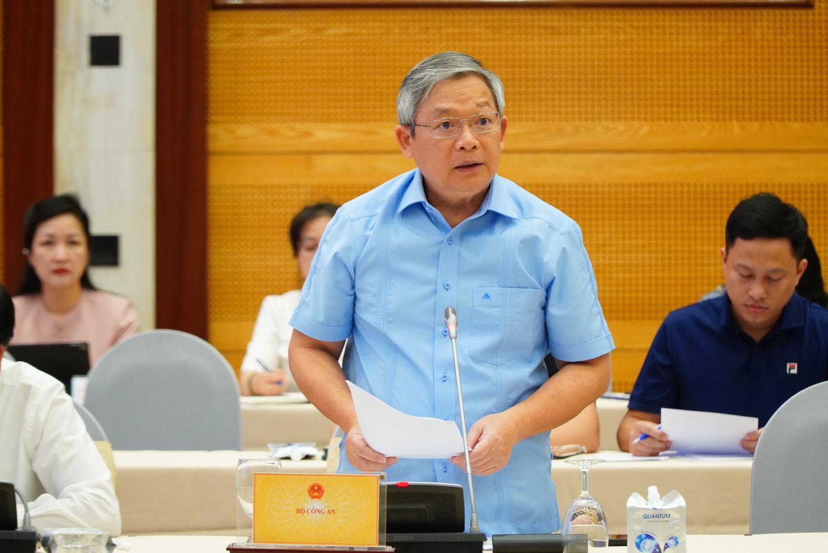 Thiếu tướng Hoàng Anh Tuyên - Phó Chánh Văn phòng Bộ Công an, Người phát ngôn Bộ Công an trả lời tại họp báo về vụ bắt bà Nguyễn Thị Như Loan. Ảnh: Phạm Đông