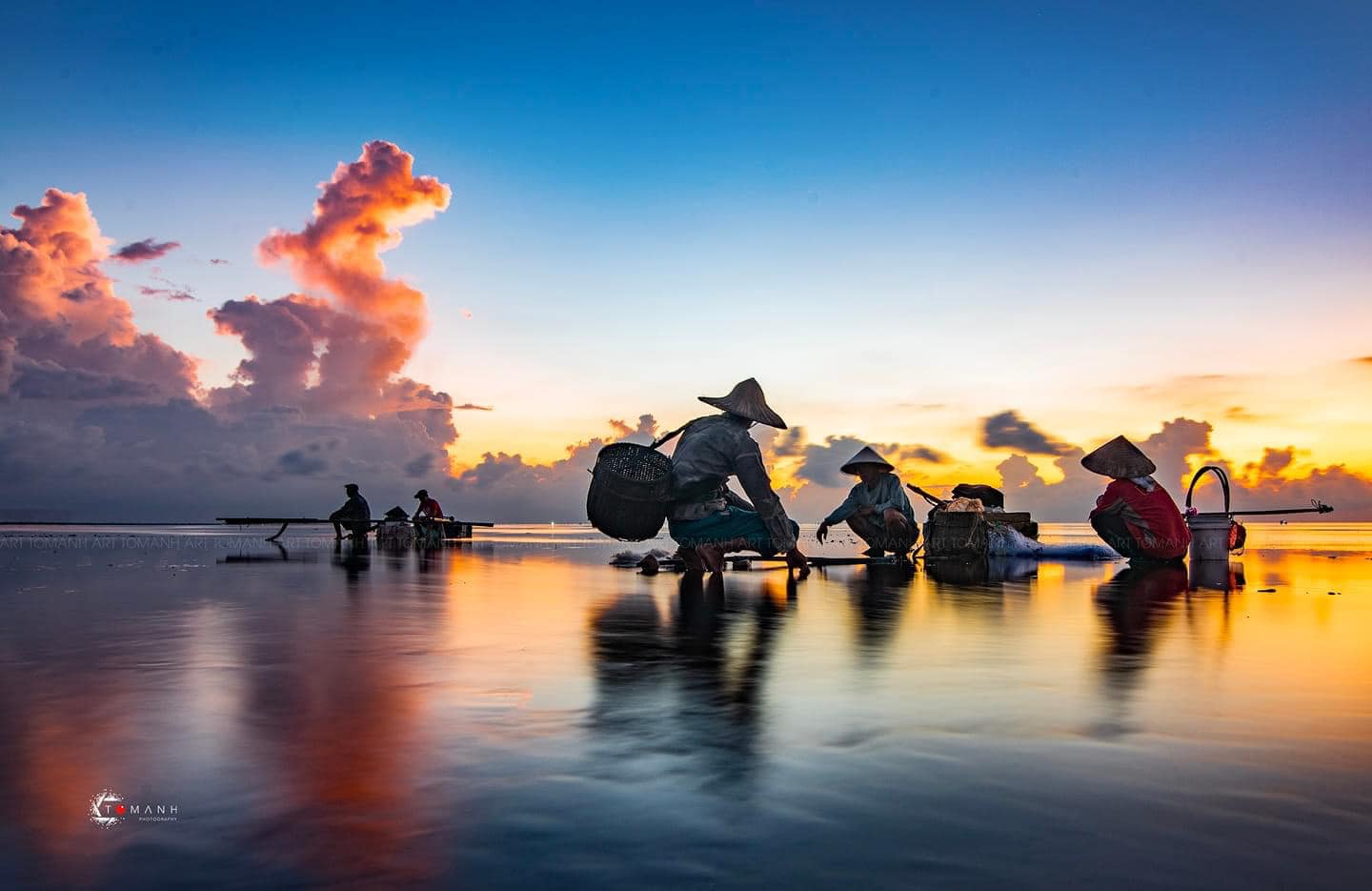 The scene of a carp successfully turning into a dragon. Photo: To Manh