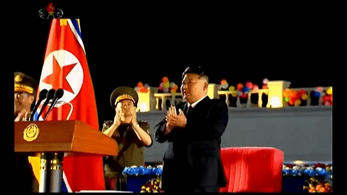 Nhà lãnh đạo Triều Tiên Kim Jong-un chủ trì buổi lễ. Ảnh: AFP