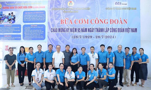 “Bữa cơm Công đoàn” với 750 đoàn viên và người lao động ở Hòa Bình. Ảnh: Minh Nguyễn