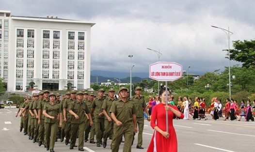 Tổ viên Tổ bảo vệ an ninh, trật tự thực hiện nhiệm vụ của lực lượng tham gia bảo vệ an ninh, trật tự ở cơ sở theo sự quản lý, phân công của Tổ trưởng, Tổ phó. Ảnh: Khánh Linh