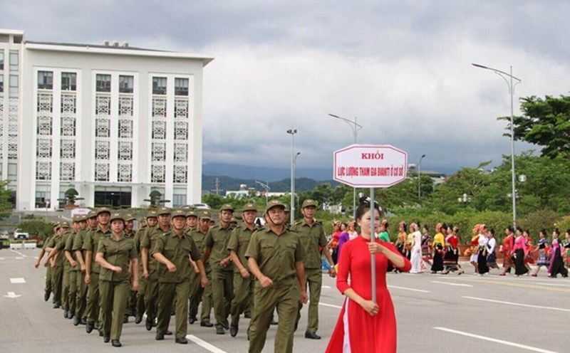 Tổ viên Tổ bảo vệ an ninh, trật tự thực hiện nhiệm vụ của lực lượng tham gia bảo vệ an ninh, trật tự ở cơ sở theo sự quản lý, phân công của Tổ trưởng, Tổ phó. Ảnh: Khánh Linh