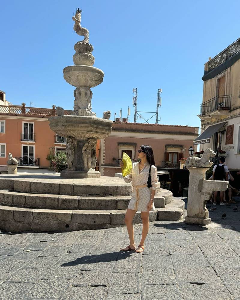 Lisa shows off photos of her trips abroad. Photo: Character Instagram