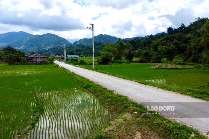 Construction started in June 2022, up to now the inter-regional connection road has been completed and put into use, making it easier for people to travel, especially promoting trade in goods, especially agricultural products. local produce.