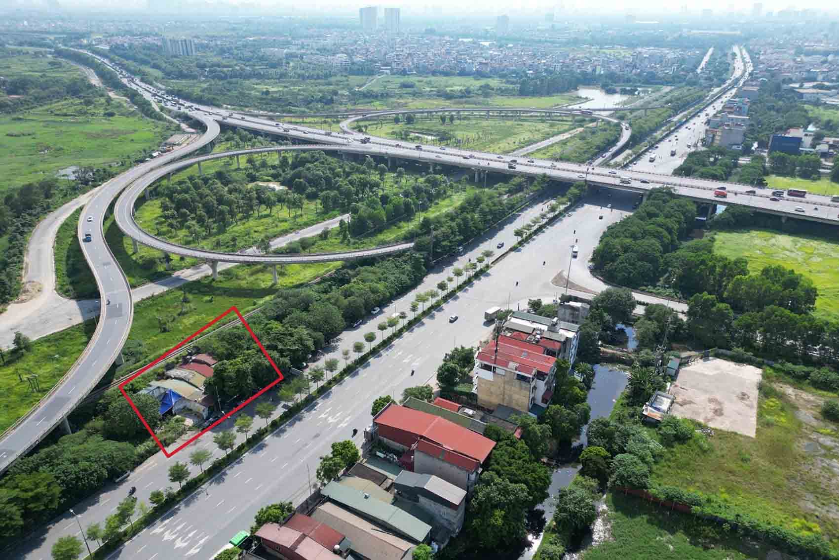 
Quận Long Biên đã hoàn thành cưỡng chế giải phóng mặt bằng các hộ dân để hoàn thiện hạ tầng dự án điều chỉnh cầu Thanh Trì - Quốc lộ 5. Ảnh: Hữu Chánh