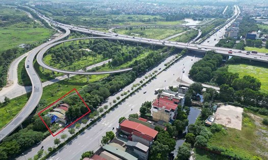 Quận Long Biên đã hoàn thành cưỡng chế giải phóng mặt bằng các hộ dân để hoàn thiện hạ tầng dự án điều chỉnh cầu Thanh Trì - Quốc lộ 5. Ảnh: Hữu Chánh