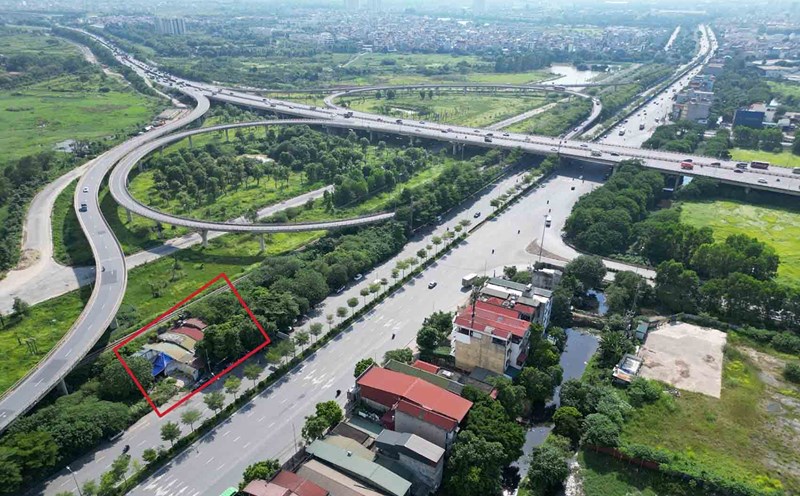 Quận Long Biên đã hoàn thành cưỡng chế giải phóng mặt bằng các hộ dân để hoàn thiện hạ tầng dự án điều chỉnh cầu Thanh Trì - Quốc lộ 5. Ảnh: Hữu Chánh