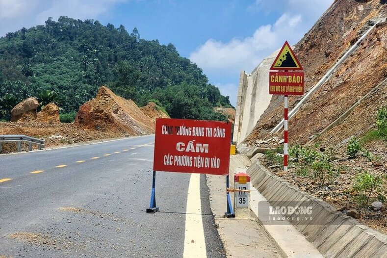 “Ngay sau khi nhận được thông tin, chủ đầu tư đã chỉ đạo đơn vị thi công thực hiện các biện pháp đảm bảo về an toàn giao thông, khẩn trương xử lý các vị trí sạt lở” - ông Nam chia sẻ.