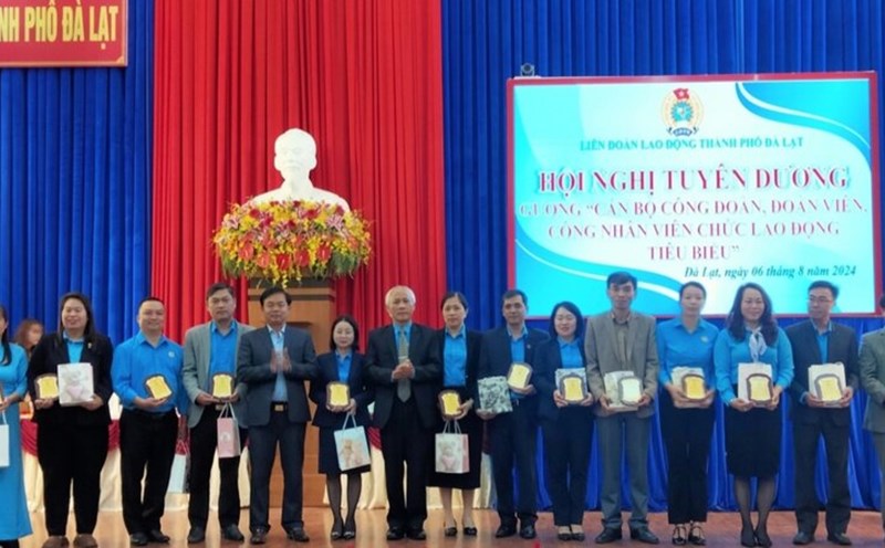 Liên đoàn Lao động TP.Đà Lạt tuyên dương 95 cán bộ, đoàn viên, người lao động tiêu biểu. Ảnh: LÂM ĐỨC