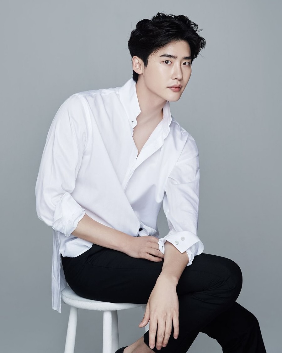 Lee Jong Suk still has not had a new movie broadcast after 2 years