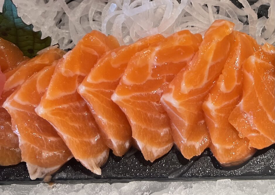 Cá hồi được xem là một trong những thực phẩm tốt cho thận. Ảnh: Kiều Vũ