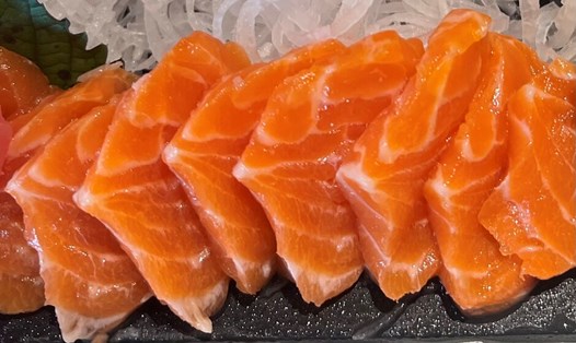 Cá hồi được xem là một trong những thực phẩm tốt cho thận. Ảnh: Kiều Vũ