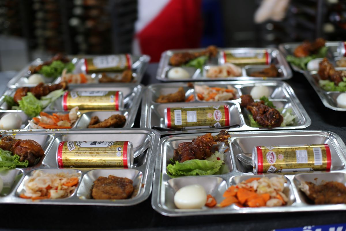 A meal with a full portion of nutrients. Photo: Văn Trực