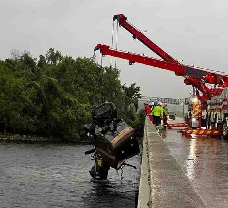 Rescue workers recover a car that fell into the Tampa Bypass Canal in Hillsborough County, killing the driver. Photo: Hillsborough County Emergency Management