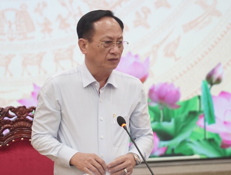 Chairman of Bac Lieu Provincial People's Committee Pham Van Thieu proposed to review the landslide situation in the province to respond promptly. Photo: Nhat Ho